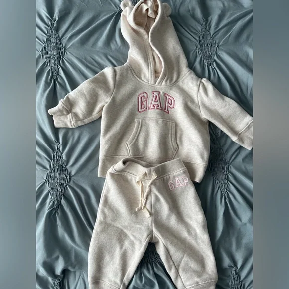 Gap matching sweatsuits hotsell